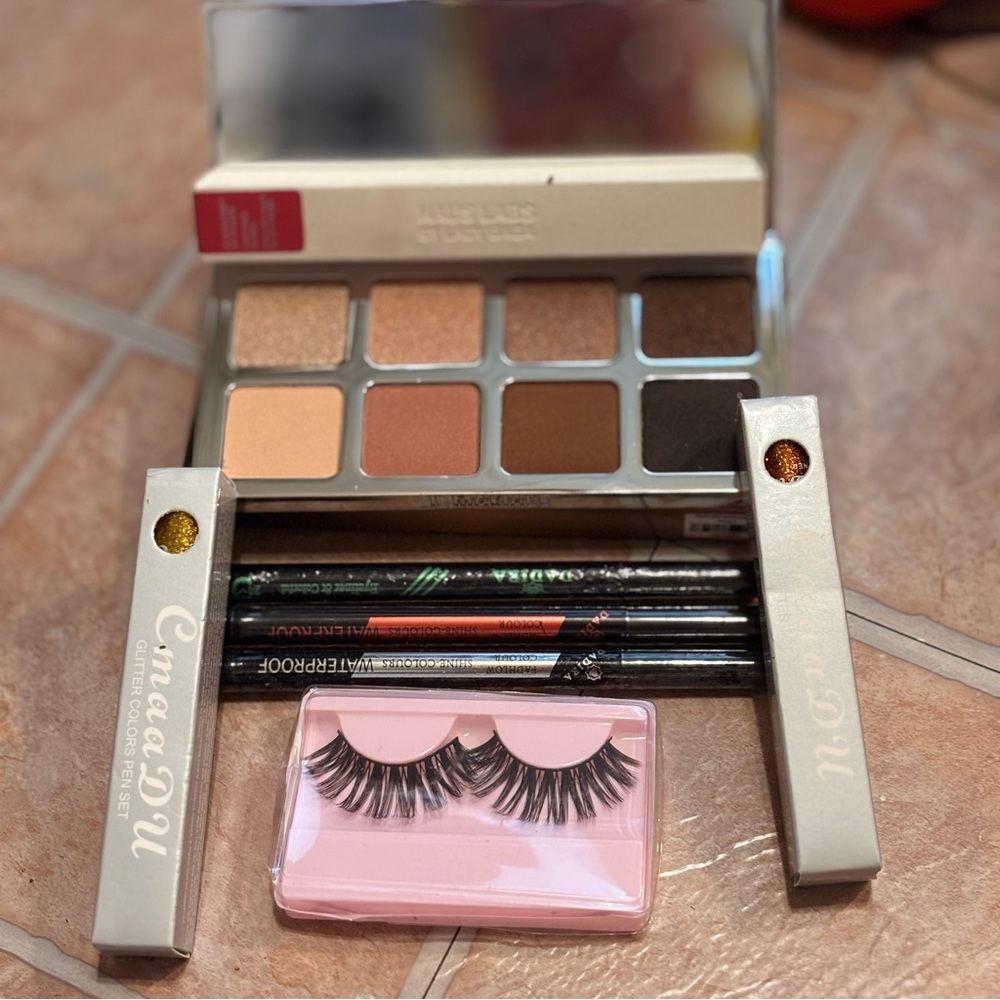 Eyeshadow Palette and Eyelash Set
